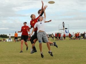 Seattle Riot's Miranda Roth goes up for a disc against two defenders.