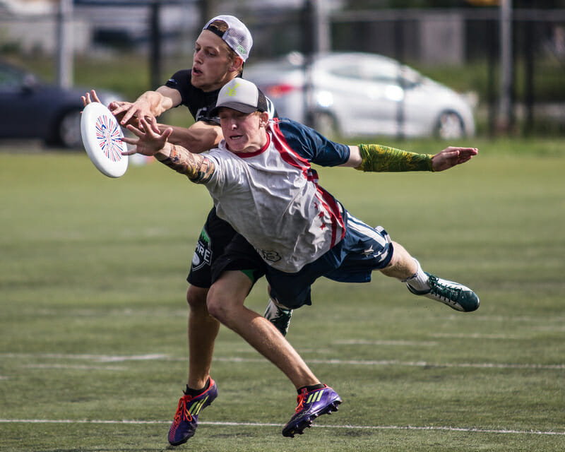 The DC Breeze's Joe DiPaula makes a huge layout D against the Empire.