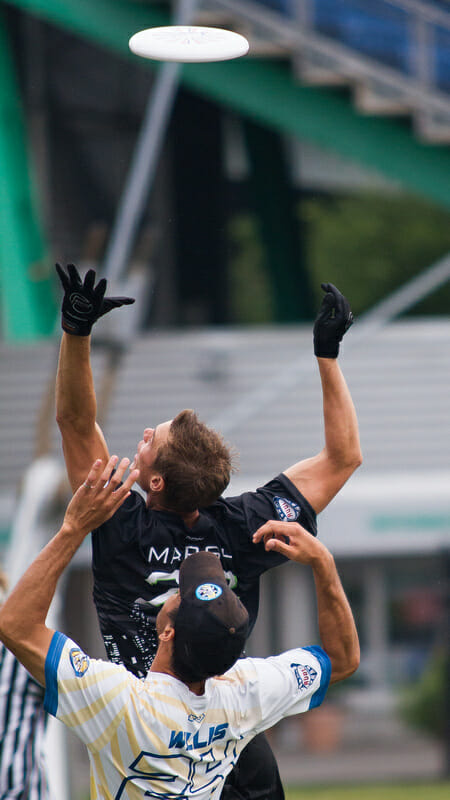 New York Empire's Jack Marsh goes up for a disc against the New Jersey Hammerheads.