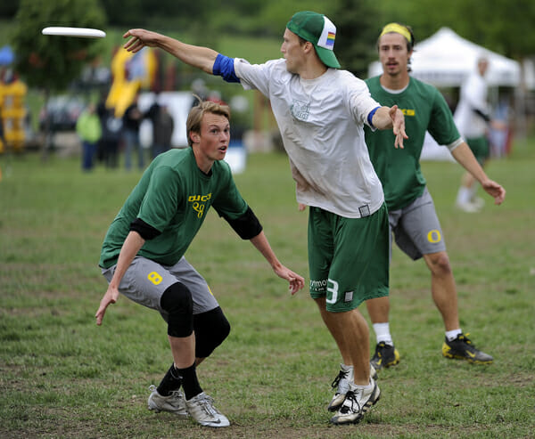 A Dartmouth player throws over the top of an Oregon mark at the 2013 College Championships.