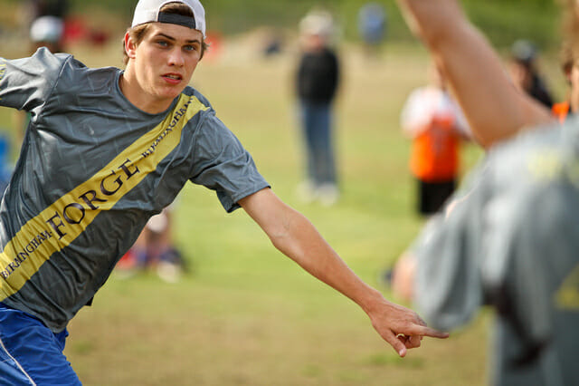 A Birmingham Forge player throws a backhand at 2013 Terminus.