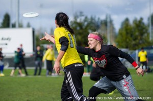 Sophie Darch throws the disc in Oregon's loss to Ohio State at the 2014 Northwest Challenge.