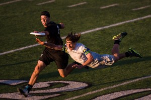 Jon Nethercutt grabs the disc past a bidding UNC Wilmington defender in the semifinals of the 2014 College Championships.