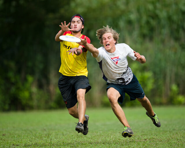 A Euforia player looks to beat his defender to the disc.