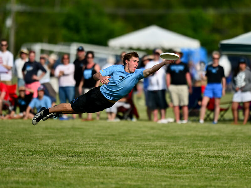 A Wisconsin Hodag lays out for the disc at the 2014 College Championships.