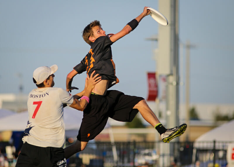 Ring of Fire's Justin Allen goes up for a grab at the 2014 Club Championships. Photo: Christina Schmidt -- UltiPhotos.com