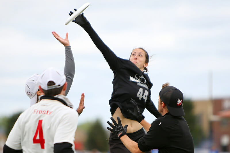 Sarah Meckstroth (Drag'N Thrust #44) gets up over a crowd for the catch. Photo: Alex Fraser -- UltiPhotos.com