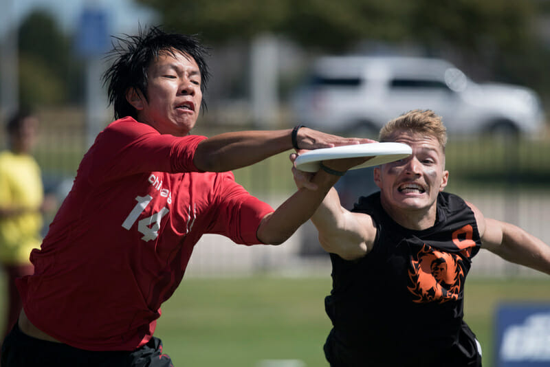 Machine's Bob Liu makes the catch in front of Ring's JD Hastings. Photo: Jolie Lang -- UltiPhotos.com