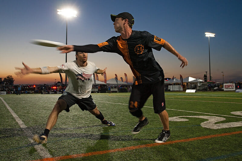 Noah Saul and George Stubbs in the semifinals of 2014 Club National Championships. Photo: Alex Fraser -- UltiPhotos.com