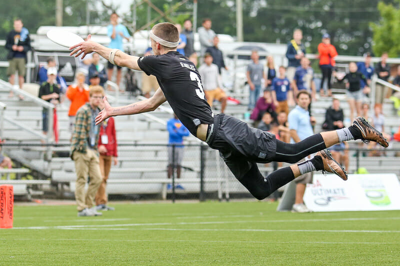 Pat Earles lays out for the grab in the quarterfinals against Wisconsin. Photo: Paul Rutherford -- UltiPhotos.com