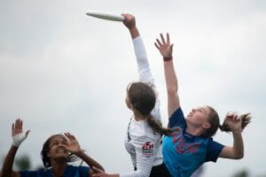 A player from New Zealand skies U.S. opponents at WJUC 2018.